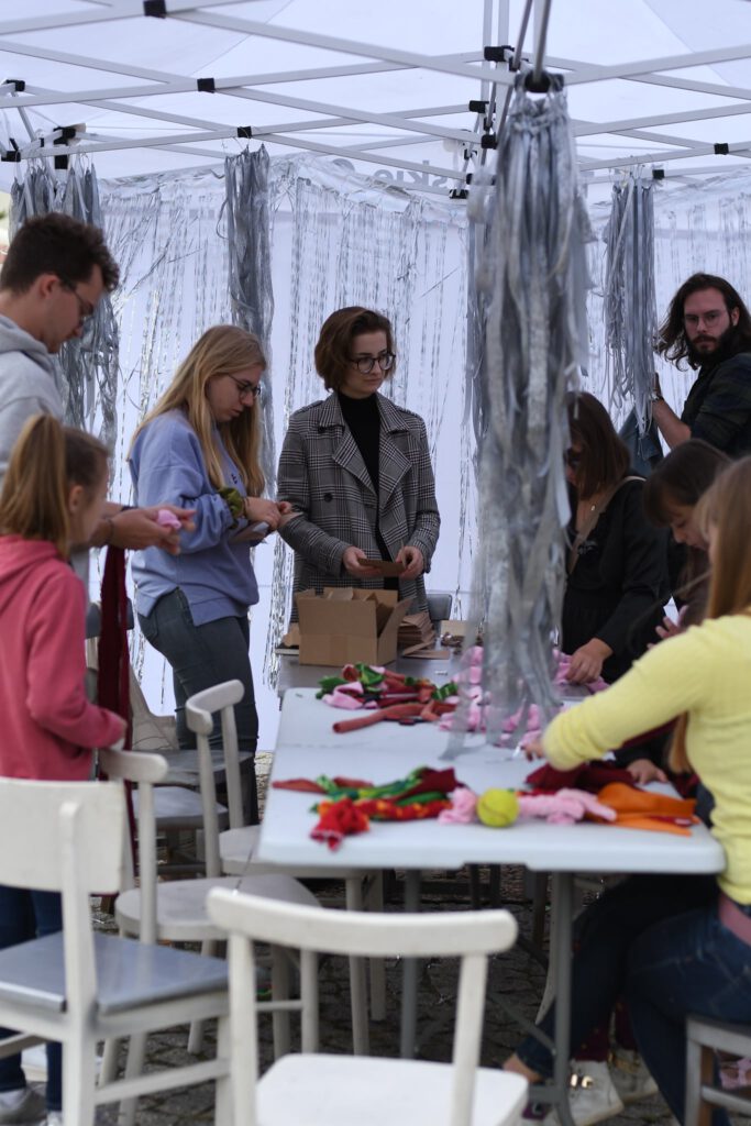 DIY: Zrób szarpaka dla psiaka z Żywe srebro festiwal Stowarzyszenie LePsieżycie schronisko miedary